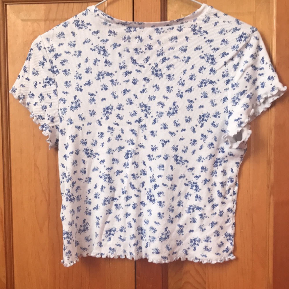 white lettuce trimmed shirt with blue flowers - Picture 2 of 2